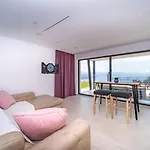 Deavista By Villsy Villa *