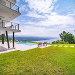 Villa Deavista By Villsy *