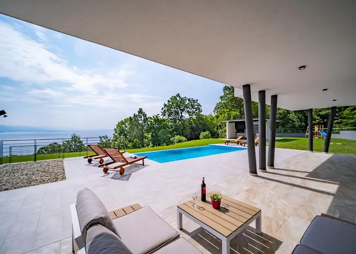 Deavista By Villsy Villa *